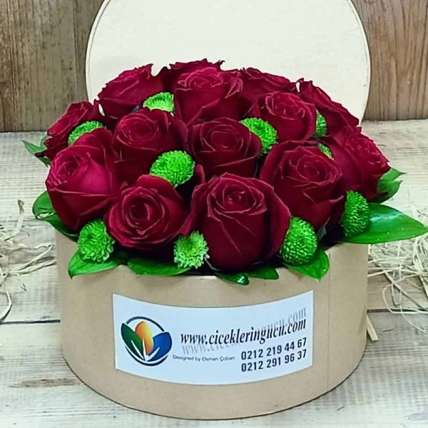 12 Red Roses in Round Box