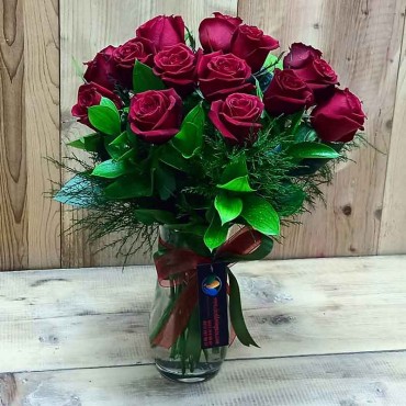 15 Red Roses in Glass Vase